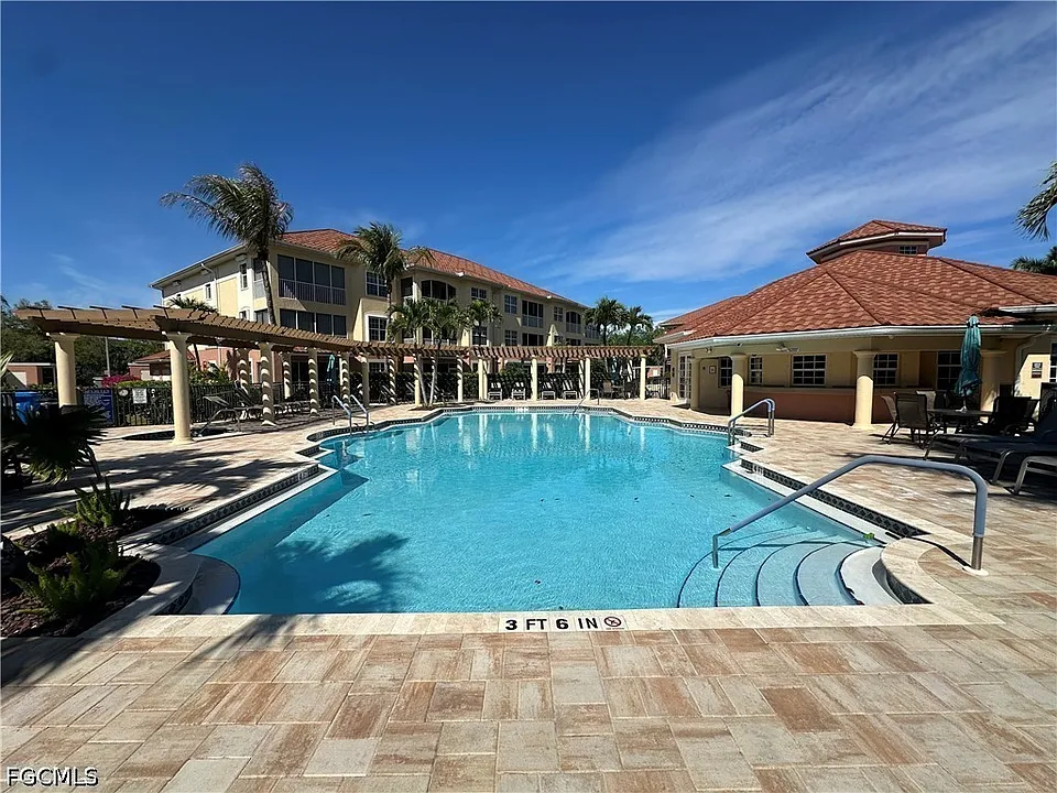 1101 Van Loon Commons Cir #205