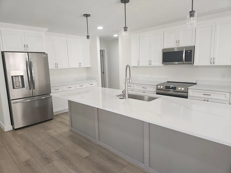 223 S Forest Ave — Photo 6