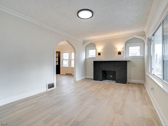 4th image of 5422 Northcliff Ave