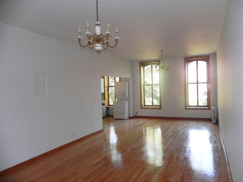 1st image of 468 Henry St APT 3