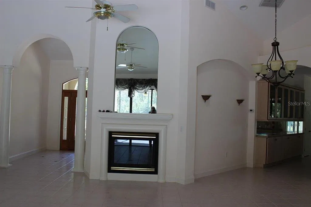 3 bed, 2.0 bath, 2285 sqft, $2,950 — Photo 2