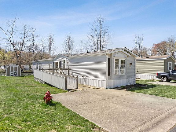 2nd image of 210 Macintosh Cir