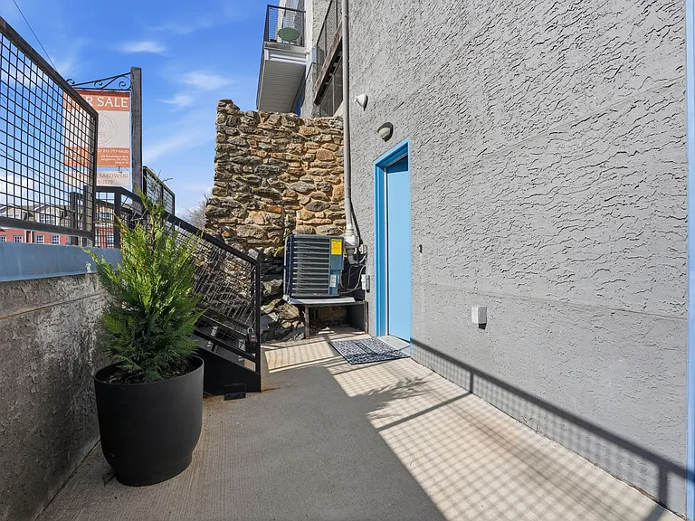182 Gay St #110 — Photo 21