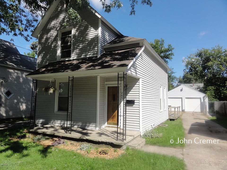 1st image of 245 Dean St NE