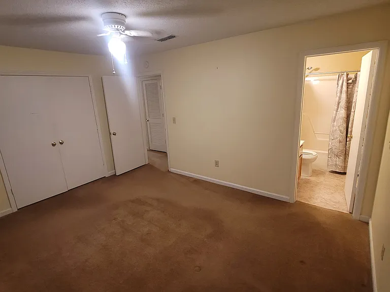1600 N Washington St #12 — Photo 10