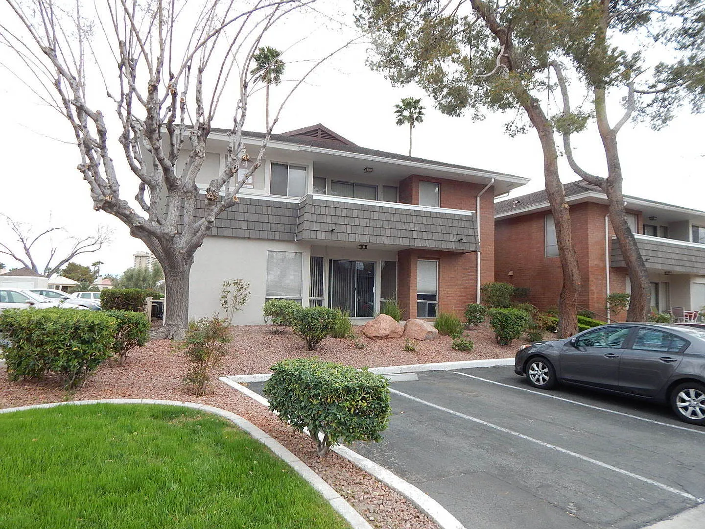 Fabulous 1st Floor Condo with 1 Bedroom, 1 Bathroom and Den In LV Country Club! — Photo 1