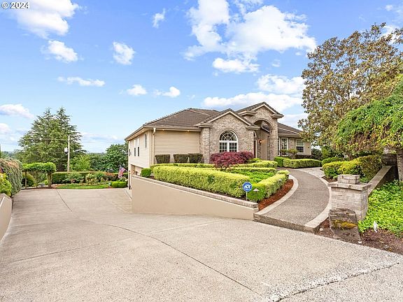 3rd image of 3814 SE 152nd Ct
