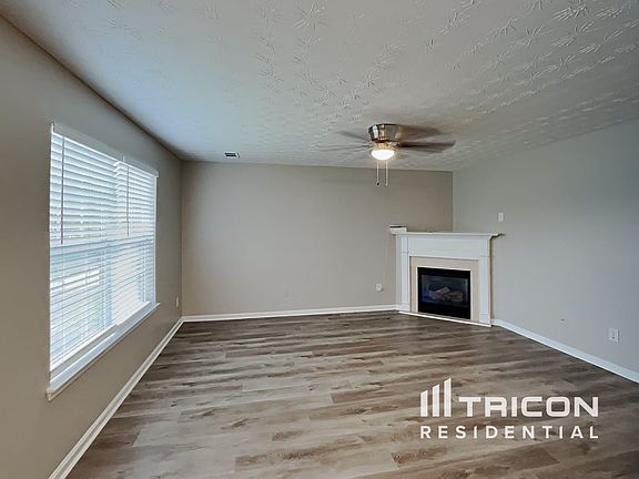 2nd image of 901 Hollybrook Dr