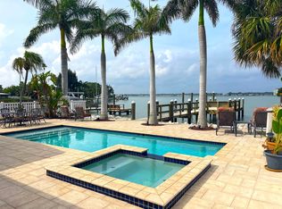 15433 2nd St E, Madeira Beach, FL 33708