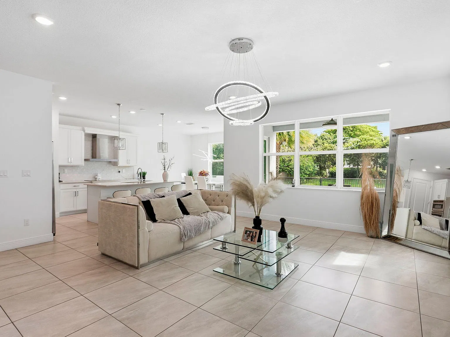 4 bed, 2.5 bath, 2130 sqft, $5,600 — Photo 4