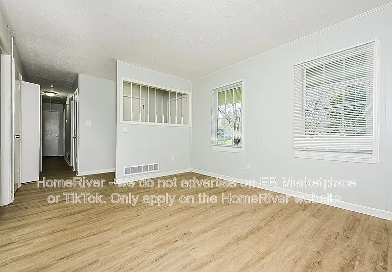 126 Amberwood Ln — Photo 3
