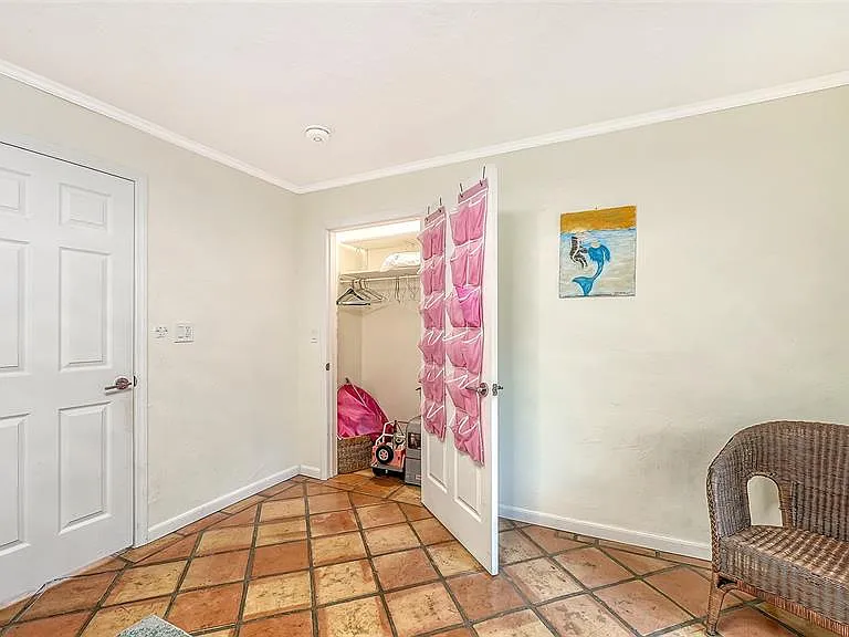 1127 S Osprey Ave — Photo 34