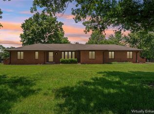 26966 Willow Dr, Paola, KS 66071