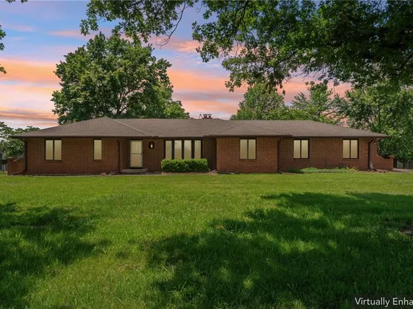 26966 Willow Dr, Paola, KS 66071