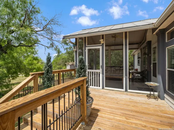 347 County Road 4511, Hondo, TX 78861