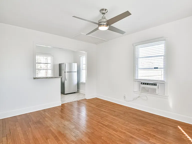 4518 Avenue P — Photo 8