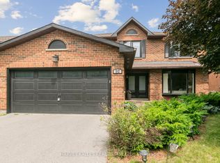 92 Golf Links Dr, Aurora, ON L4G 3V3