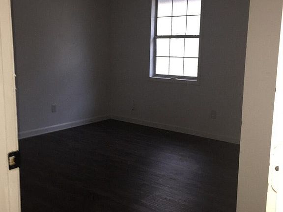 5th image of 238 Oak St