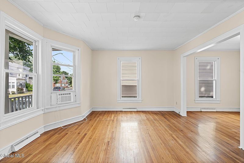 4th image of 3 Ball Place