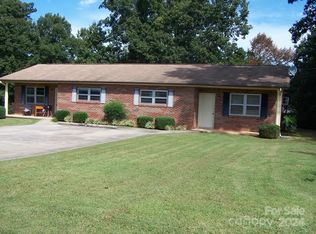 1676/1678 Allen Ln, Conover, NC 28613