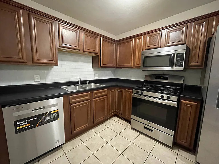 1807 Comanche St NW — Photo 3