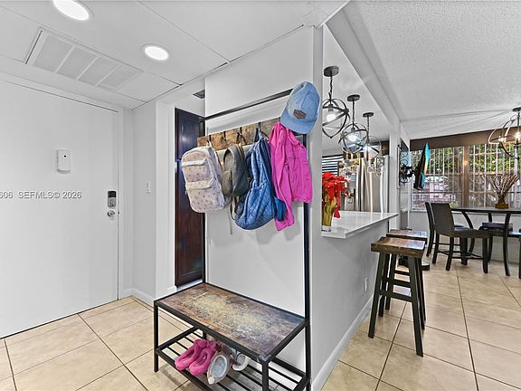 4th image of 2761 Taft St APT 110