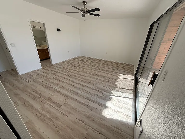 1678 W Dalehaven Cir — Photo 2