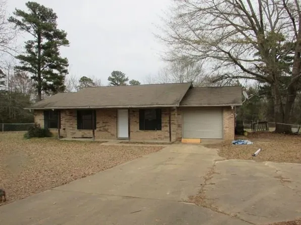 221 Pine Ridge Rd, Gladewater, TX 75647
