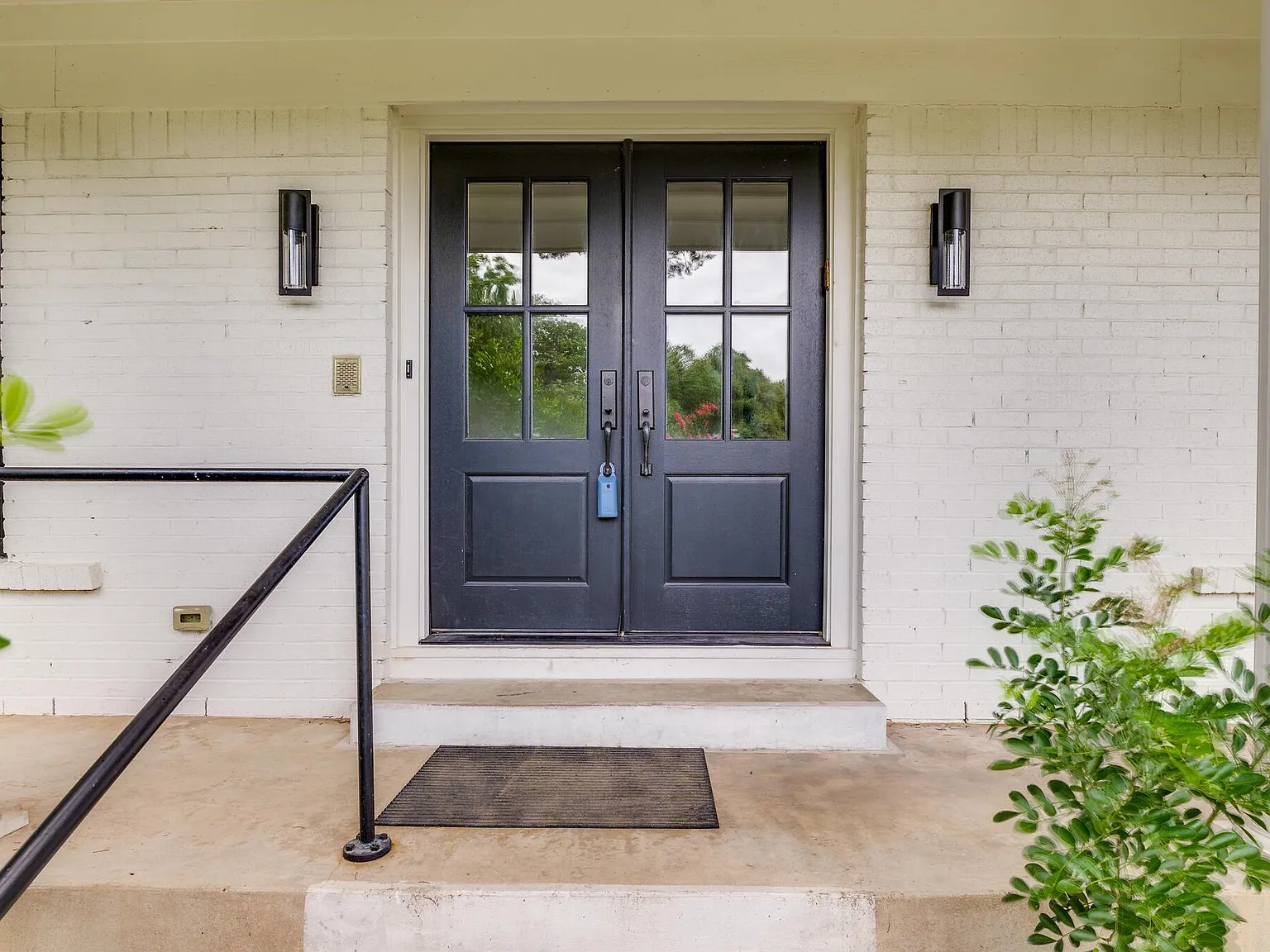 5 bed, 2.5 bath, 2749 sqft, $6,500 — Photo 3