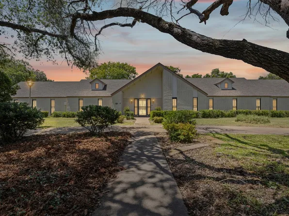 1204 W Westhill Dr, Cleburne, TX 76033