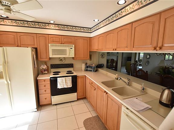 4th image of 3228 Sandleheath #60