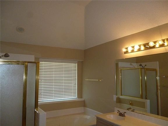 2nd image of 2209 Pittner Ln