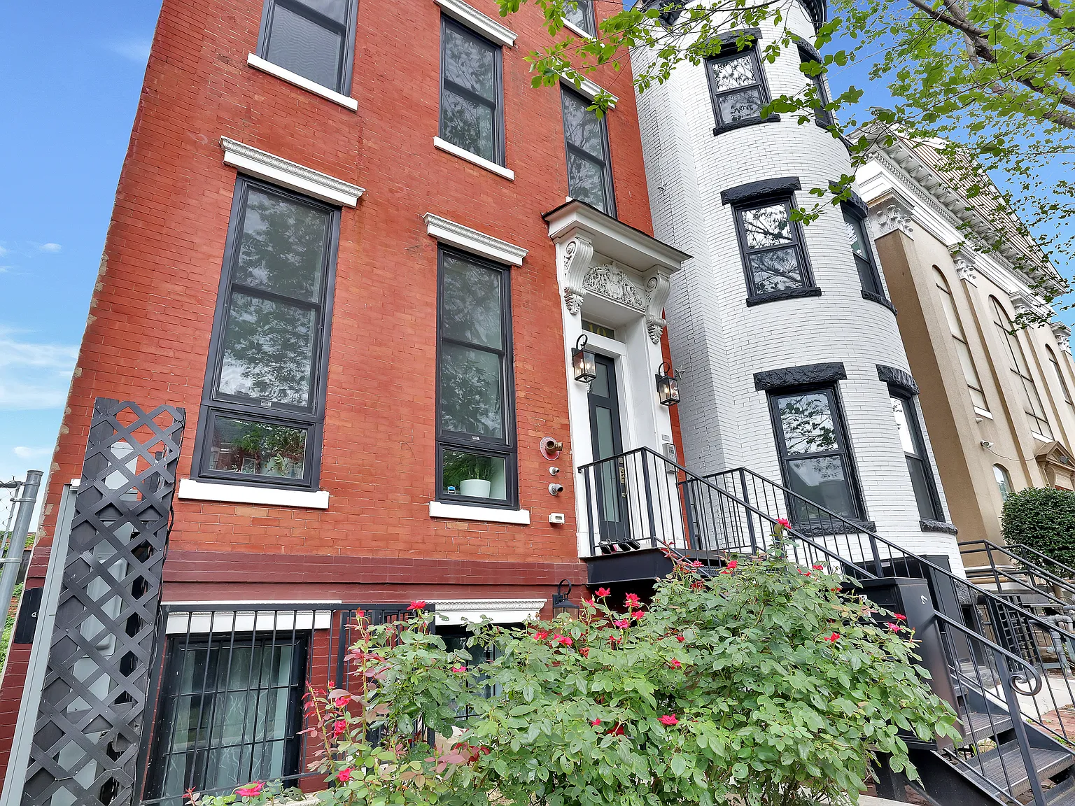 2 bed, 1040 sqft, $3,900 — Photo 2