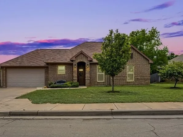 522 Lockwood Ln, Weatherford, TX 76087