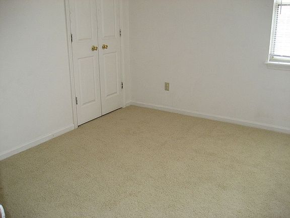 Middle bedroom
