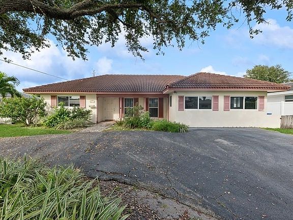 2nd image of 4711 NE 28th Avenue