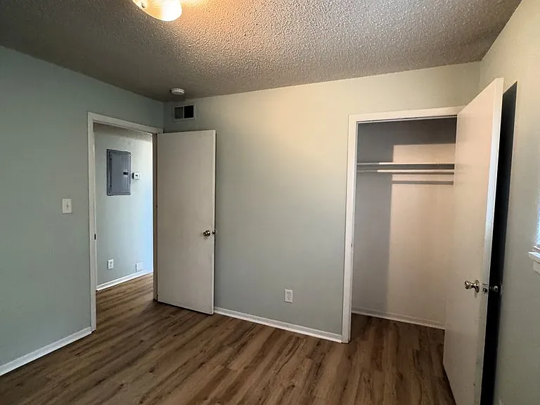 2226 Jonathan Dr NW #C — Photo 10