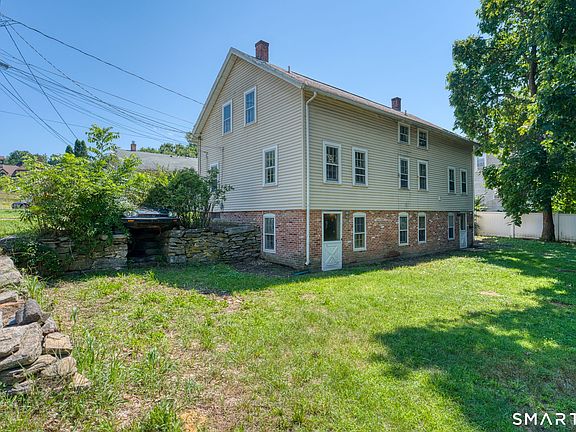 4th image of 4 Eagle Court