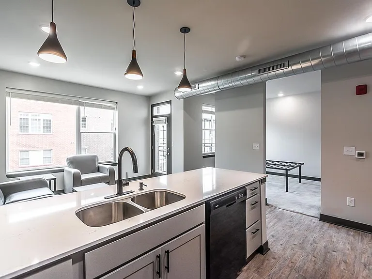 The Bentley Apartments — Photo 16