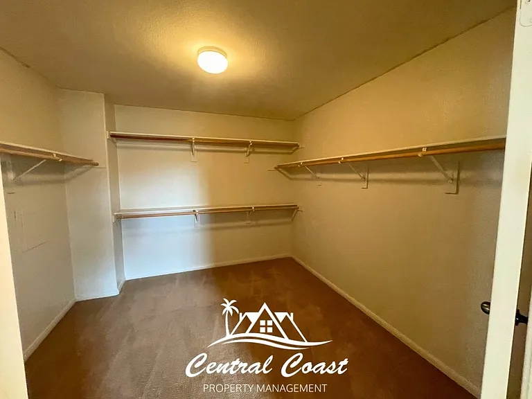 Cordoban Ln — Photo 15