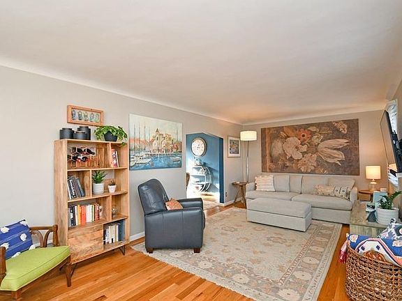 3rd image of 4439 Clifford Rd