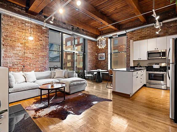 4th image of 300 W Grand Ave APT 302