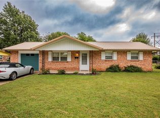 811 Hinshaw Dr, Springdale, AR 72762