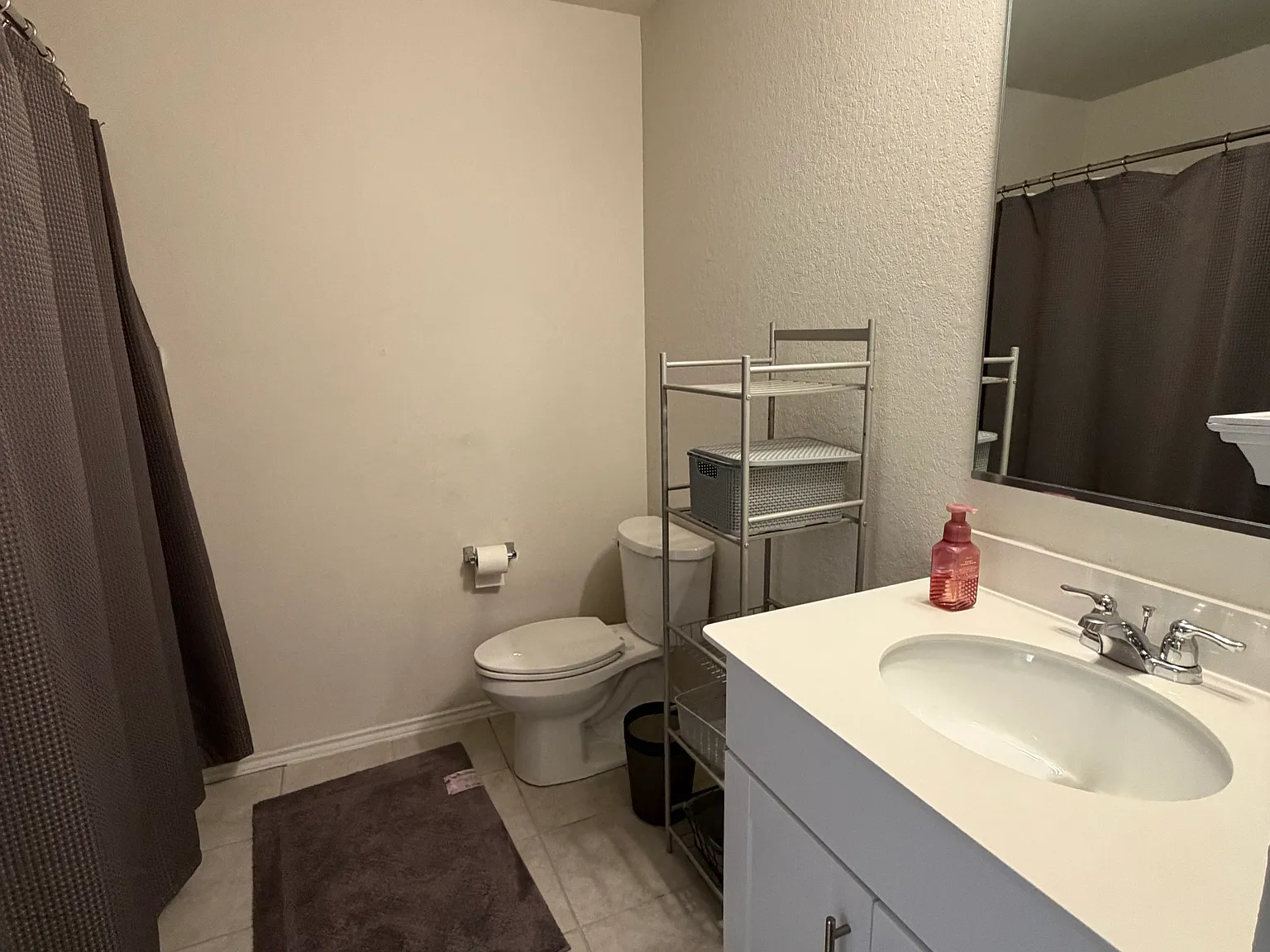 3 bed, 2304 sqft, $2,600 — Photo 4