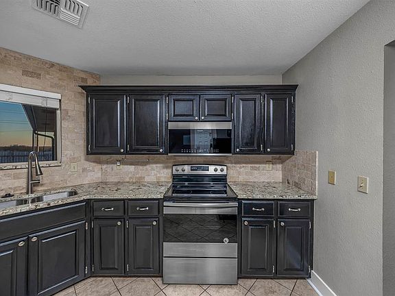 3rd image of 4408 SW Mesquite Dr