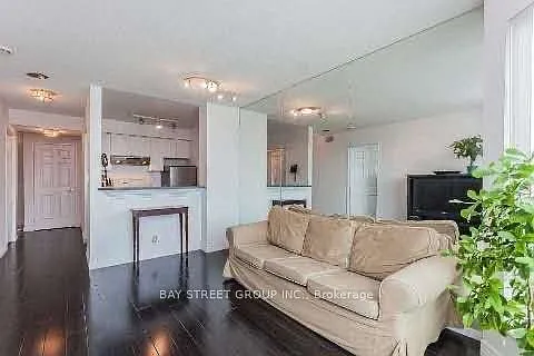 1 Lee Centre Dr #Penthouse 206 — Photo 9
