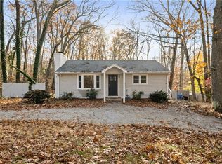 42 Ledgewood Rd, Kingston, RI 02881