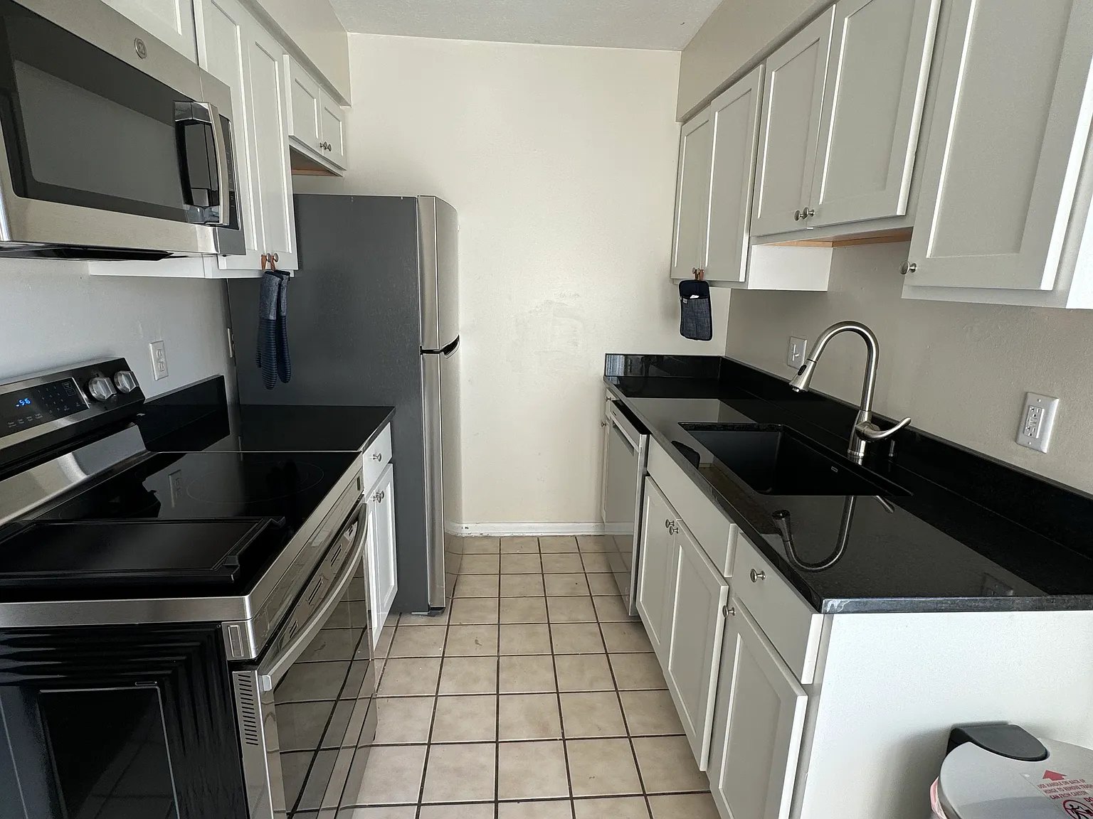 2 bed, 1.5 bath, 1100 sqft, $1,400 — Photo 3