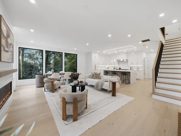 421 E 6th St #Townhouse 4, Boston, MA 02127
