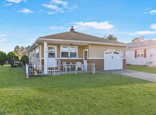 5 Falmouth St, Toms River, NJ 08757